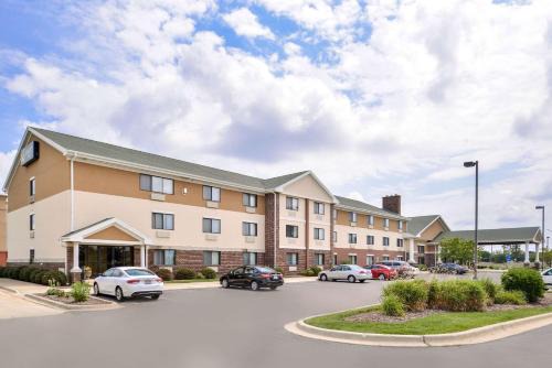 Bolingbrook Hotel | Quality Inn Bolingbrook I-55
