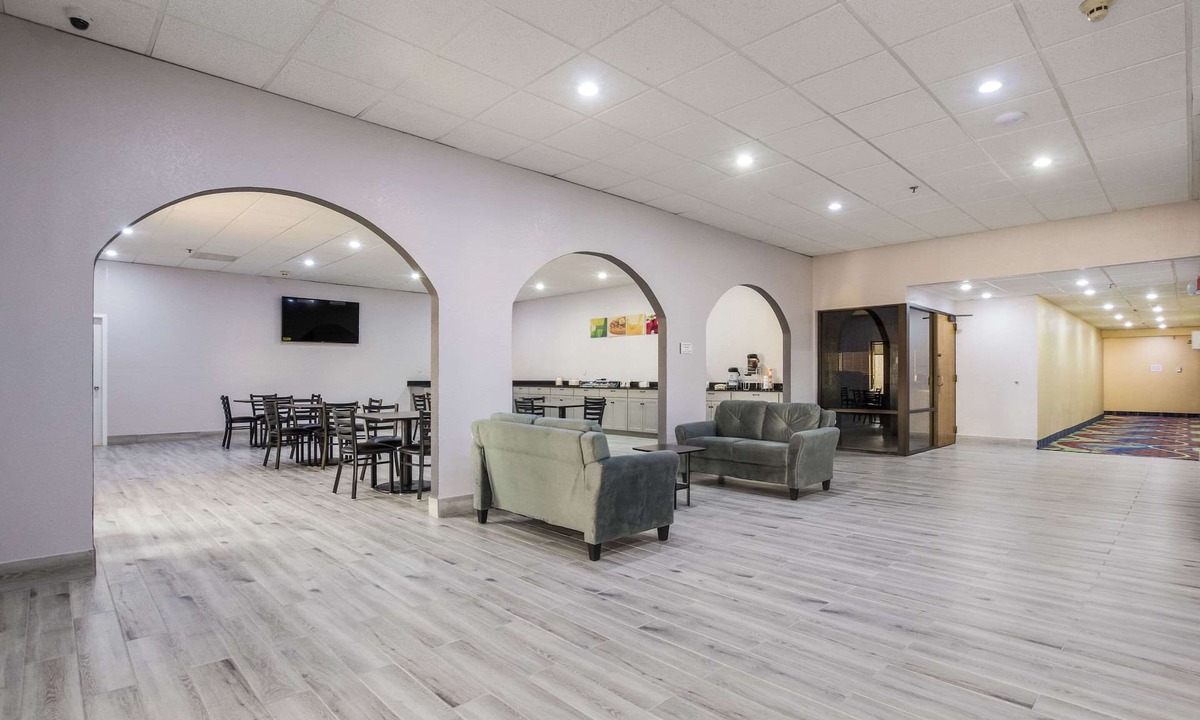 Grayville Hotel | Quality Inn Grayville
