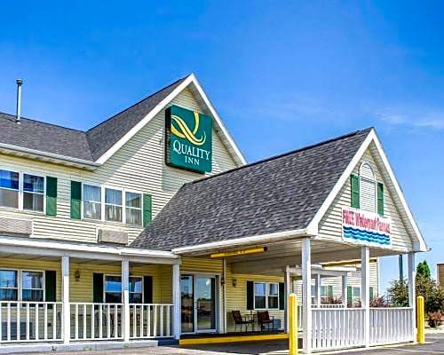 Mauston Hotel | Quality Inn Mauston