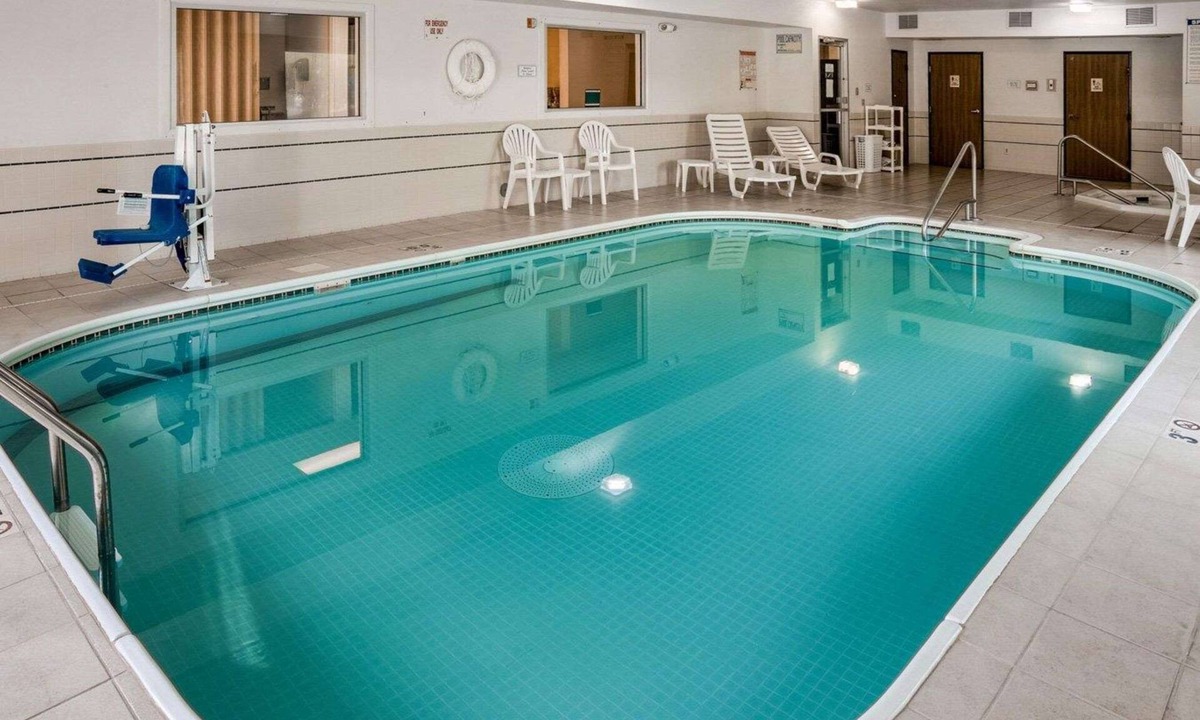 Coon Rapids Hotel | Quality Inn near Northtown Mall & National Sports Center