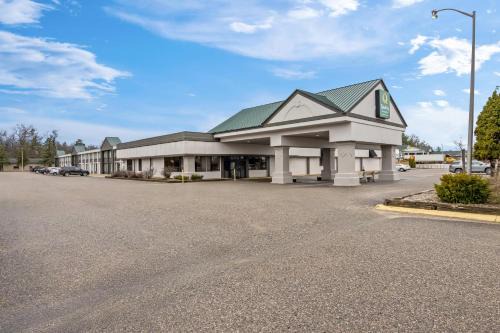 Grayling Hotel | Quality Inn & Suites