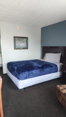 Amarillo Apartment | Queen Bed Hotel Room 214