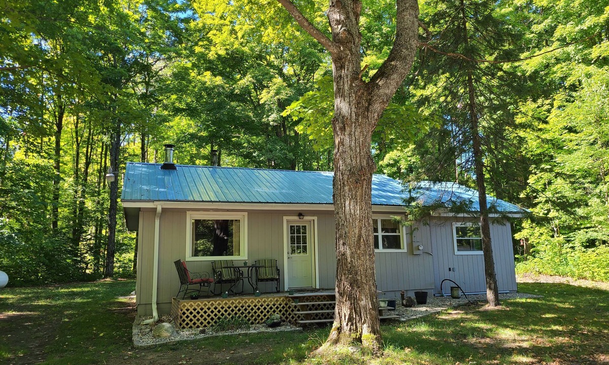 Frederic Cabin | Quiet 2 bedroom cabin in the woods