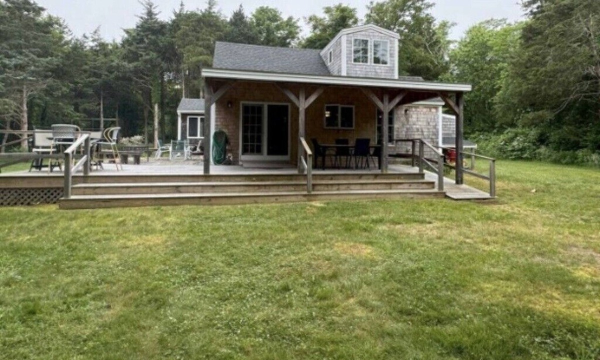 Chilmark Cottage | Quiet 2-bedroom cottage in Chilmark, MA Martha's Vineyard