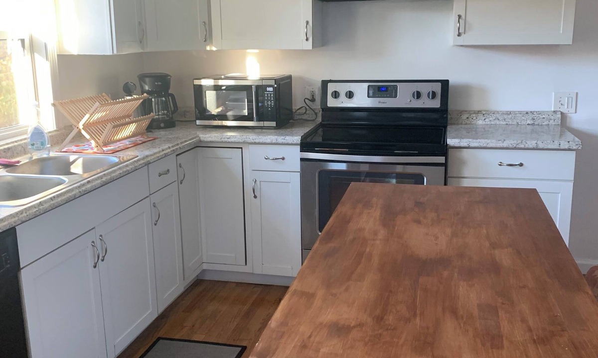 Cheshire Apartment | Quiet 2bd Townhome Apt with full kitchen, Cleaning fee waived.