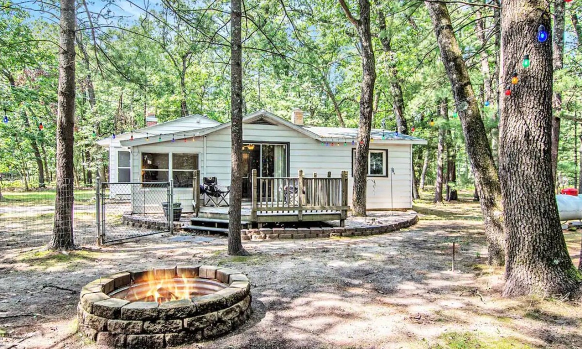 Baldwin Cottage | Quiet, Beautiful Escape Near Trails and Fishing!
