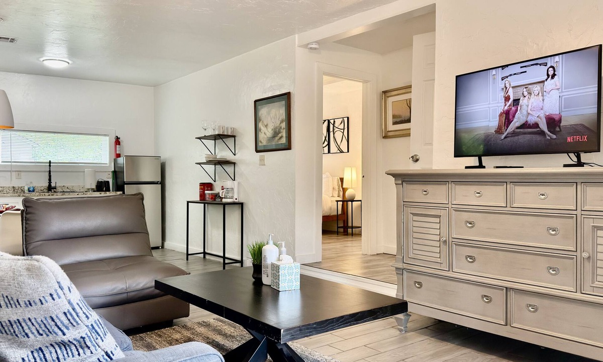 Central Oklahoma City Apartment | Quiet, clean 1BR 4 mins from OCU — guests book it again and again #19B