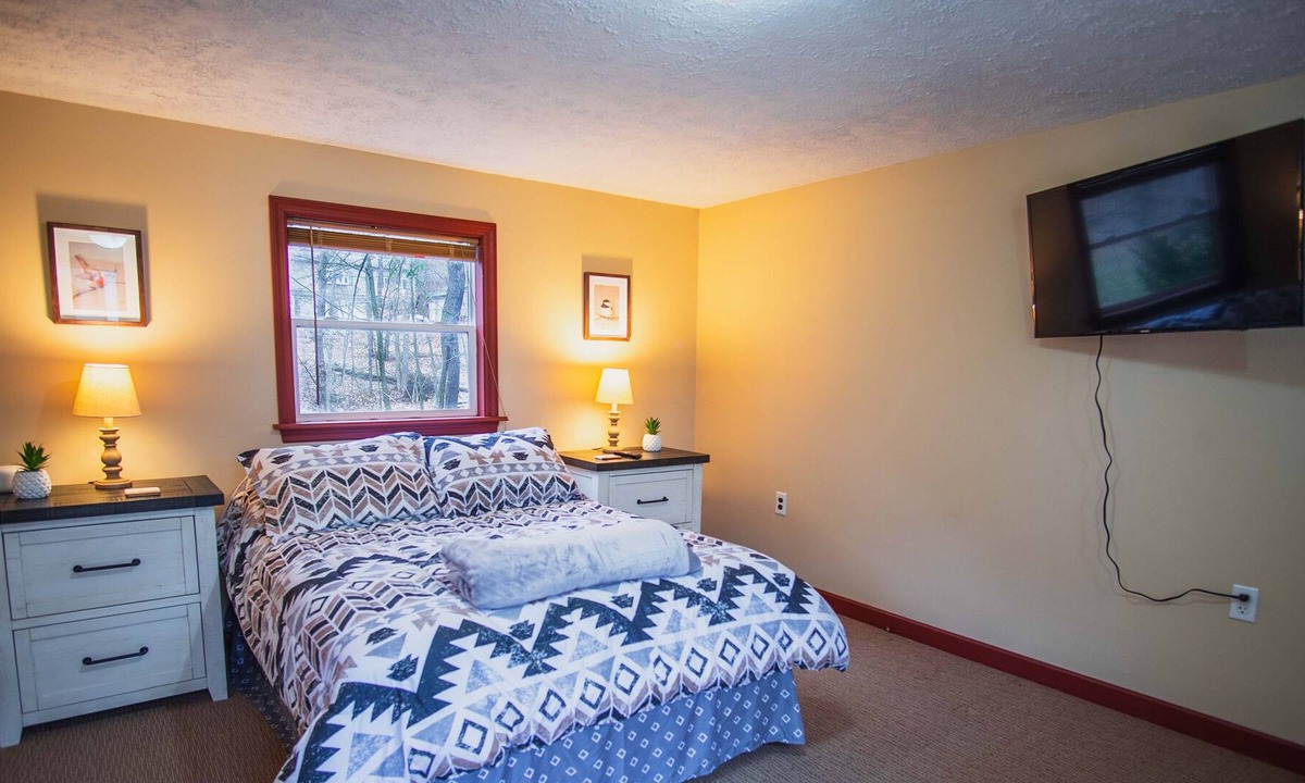 Acme Cottage | Quiet Retreat on the Creek!