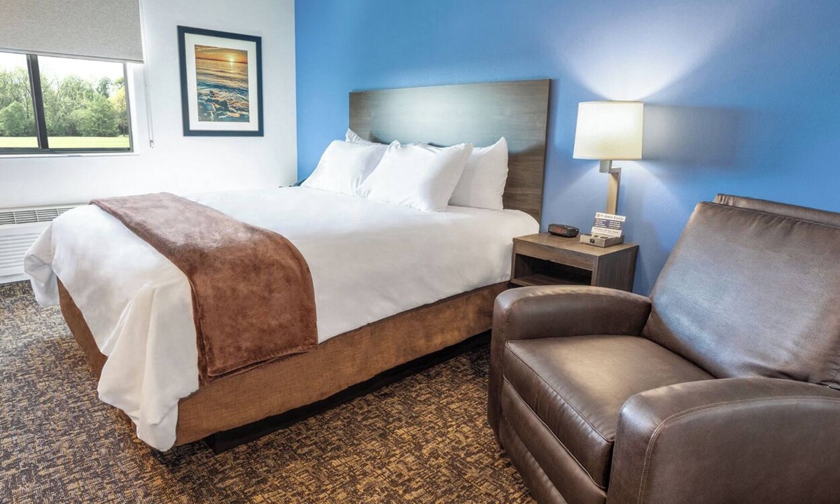 St. Joseph Hotel | Quiet Room w/Private Bath, Dining & Cooking Near Interstate