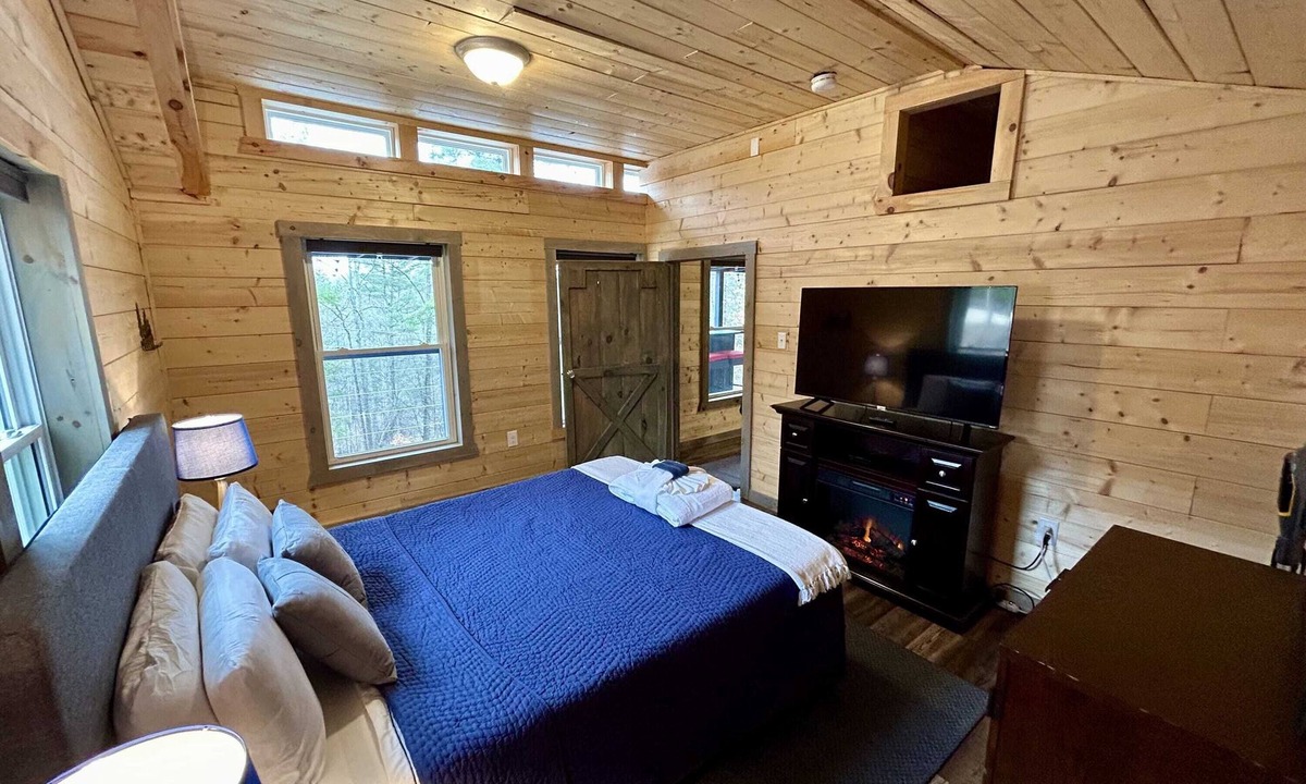 Primrose Cabin | Quiet RRG Cabin | WiFi | Perfect Location | ECO | Hikers Midnight is Located next to Cliff View Resort.