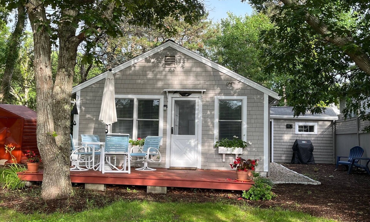 Mashpee Cottage | Quintessential Waterfront Cape Cod Cottage