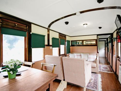 Stowmarket House | Railway Carriage Two - E5601
