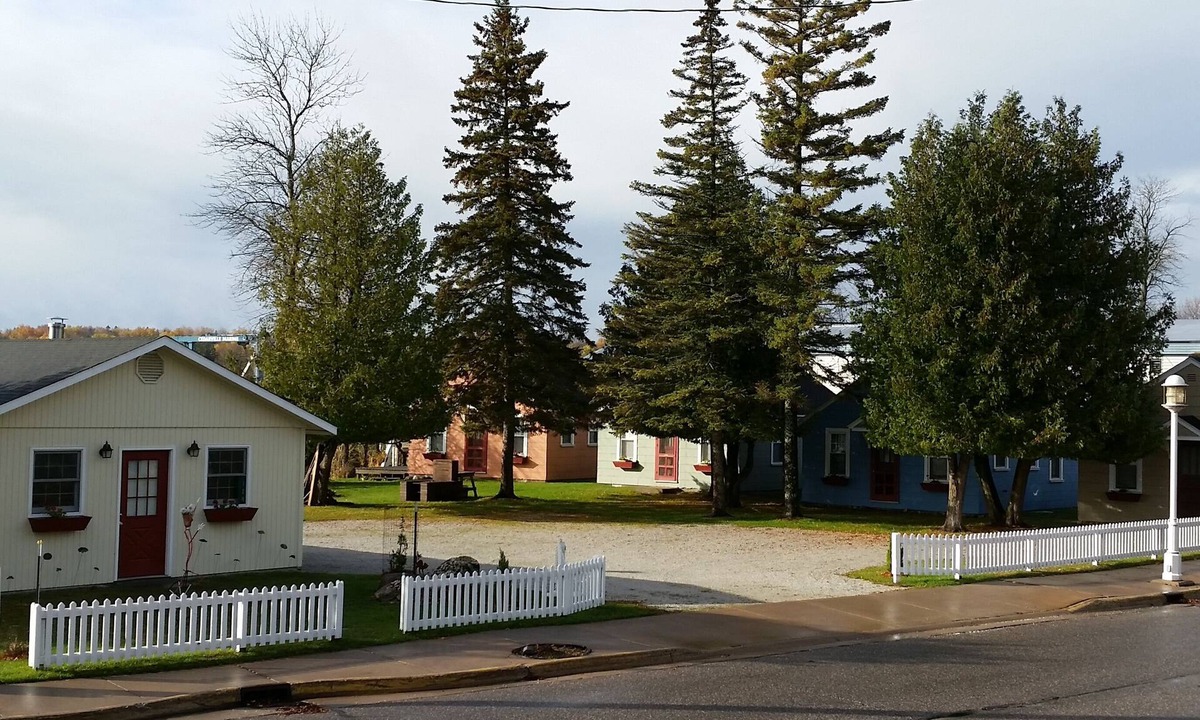 Cedarville Cabin | Rainbow Cabins - Beige Cabin #1