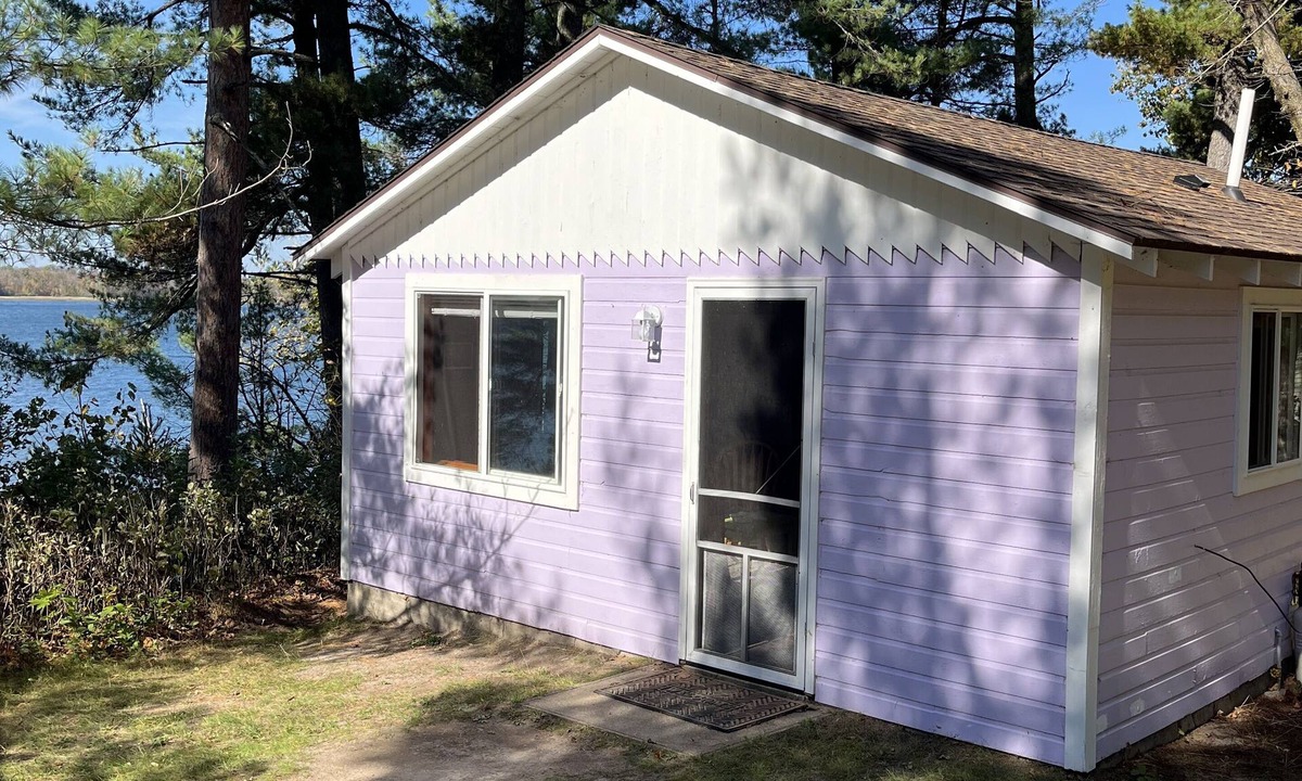 Hackensack Cottage | Rainbow's End Resort - Lakefront Cottages – Newly Remodeled with Private Beach