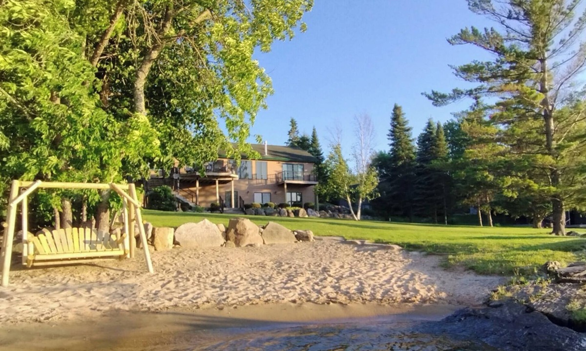 International Falls House | Rainy Dream Vacation - Spacious accomodations, large yard, incredible view!