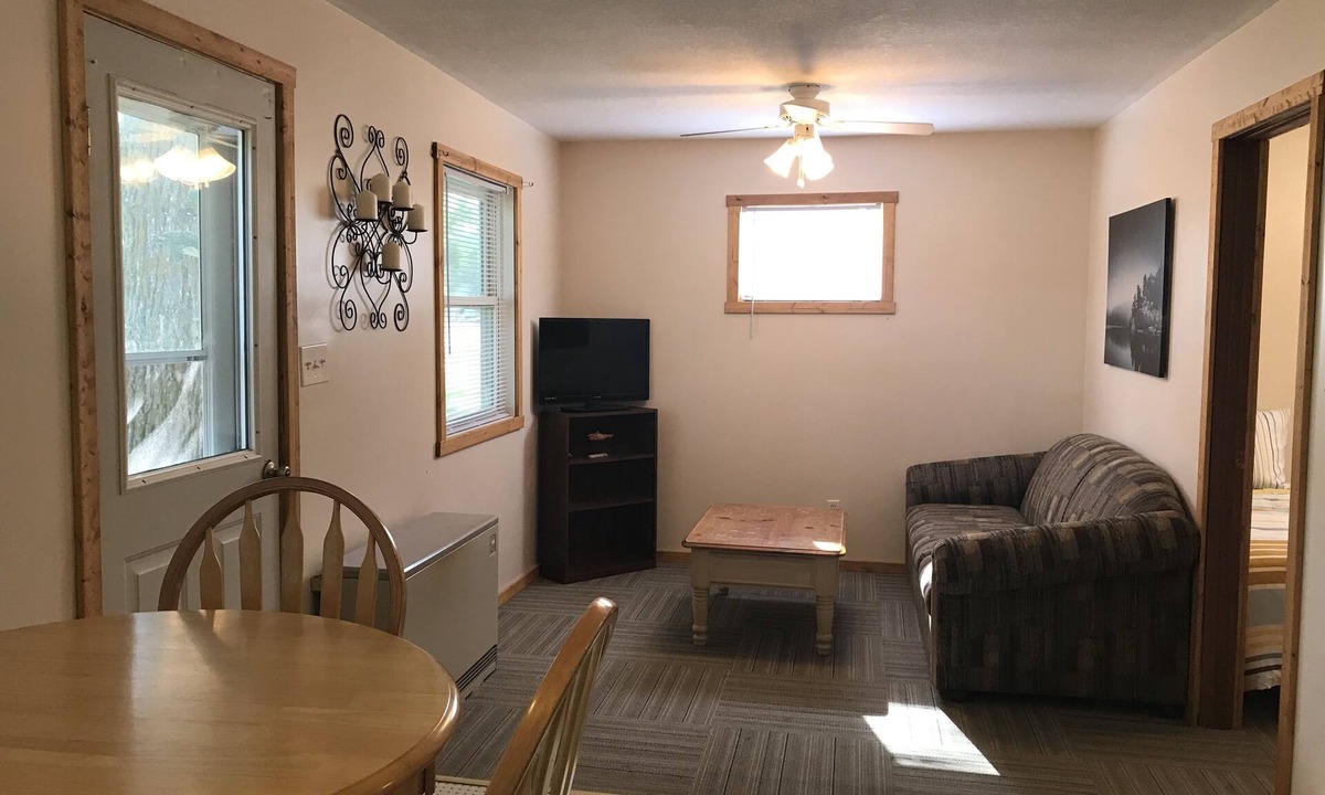 Baudette Cabin | Rainy River Rentals Cabin 2: Private dock Minutes to Lake of the Woods