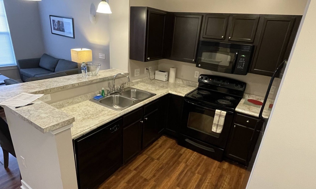 Carmel Apartment | RARE 1 bedroom with DEN + 2 full baths in Carmel!