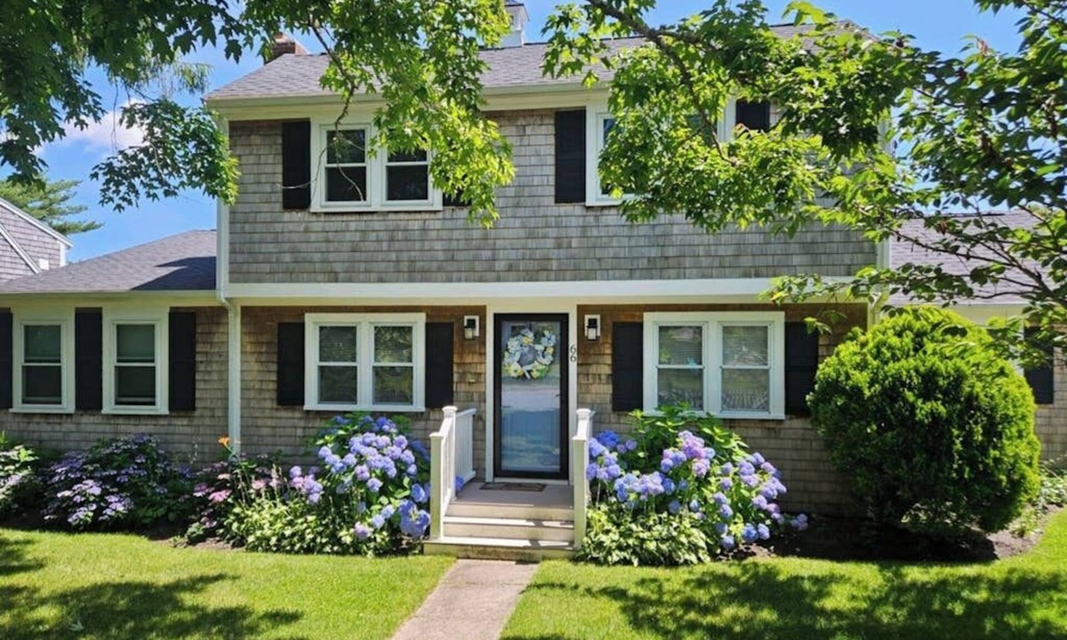 South Yarmouth House | Recently updated Colonial with WiFi, private washer/dryer, firepit & large yard