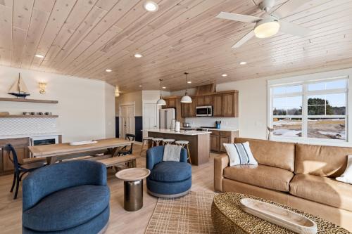 Garrison House | Red House #5 - Entire Home
