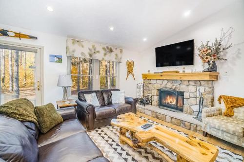 Thompsonville House | Red Pine Retreat