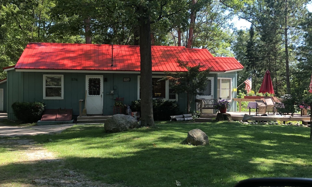 Lake Cottage | Red Roof Hilltop Cottage Overlooking Lake W/Extra Bunkhouse And Pet Friendly!