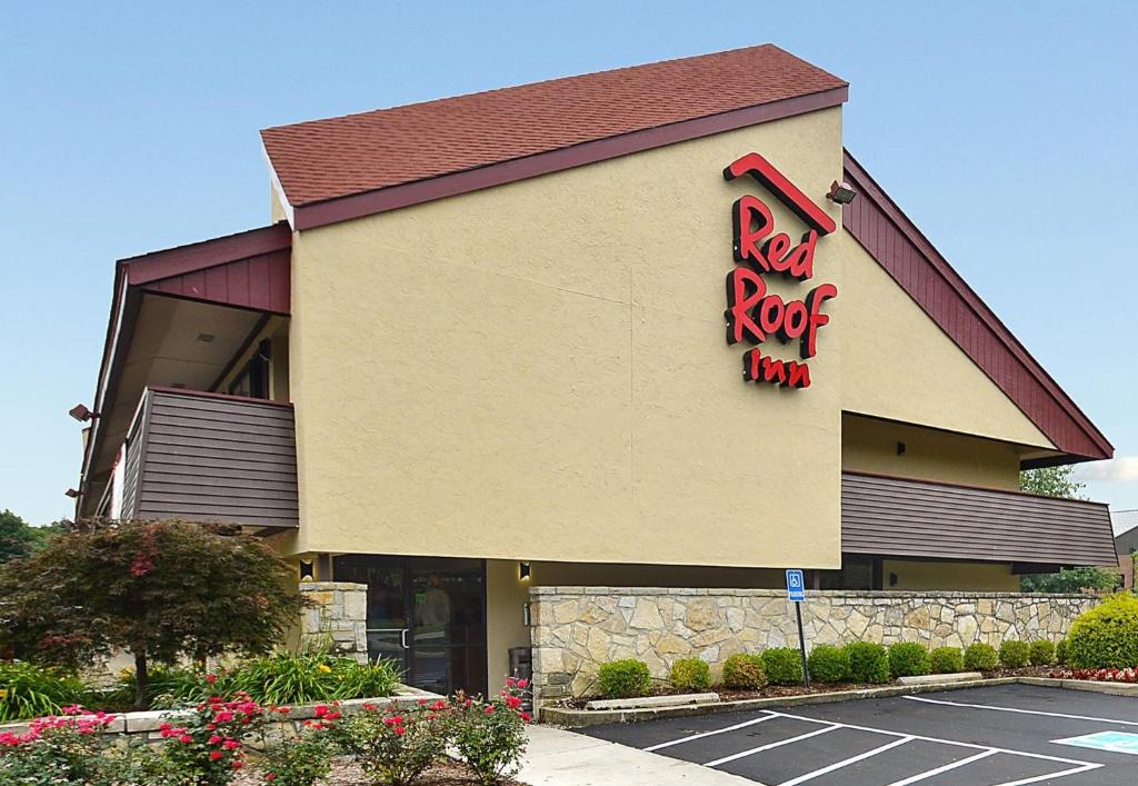 Willoughby Hotel | Red Roof Inn Cleveland - Mentor/Willoughby