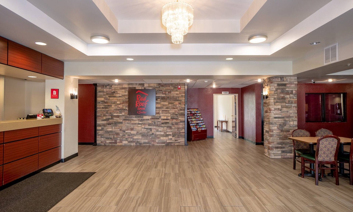 Wayne Hotel | Red Roof Inn & Suites Indianapolis Airport