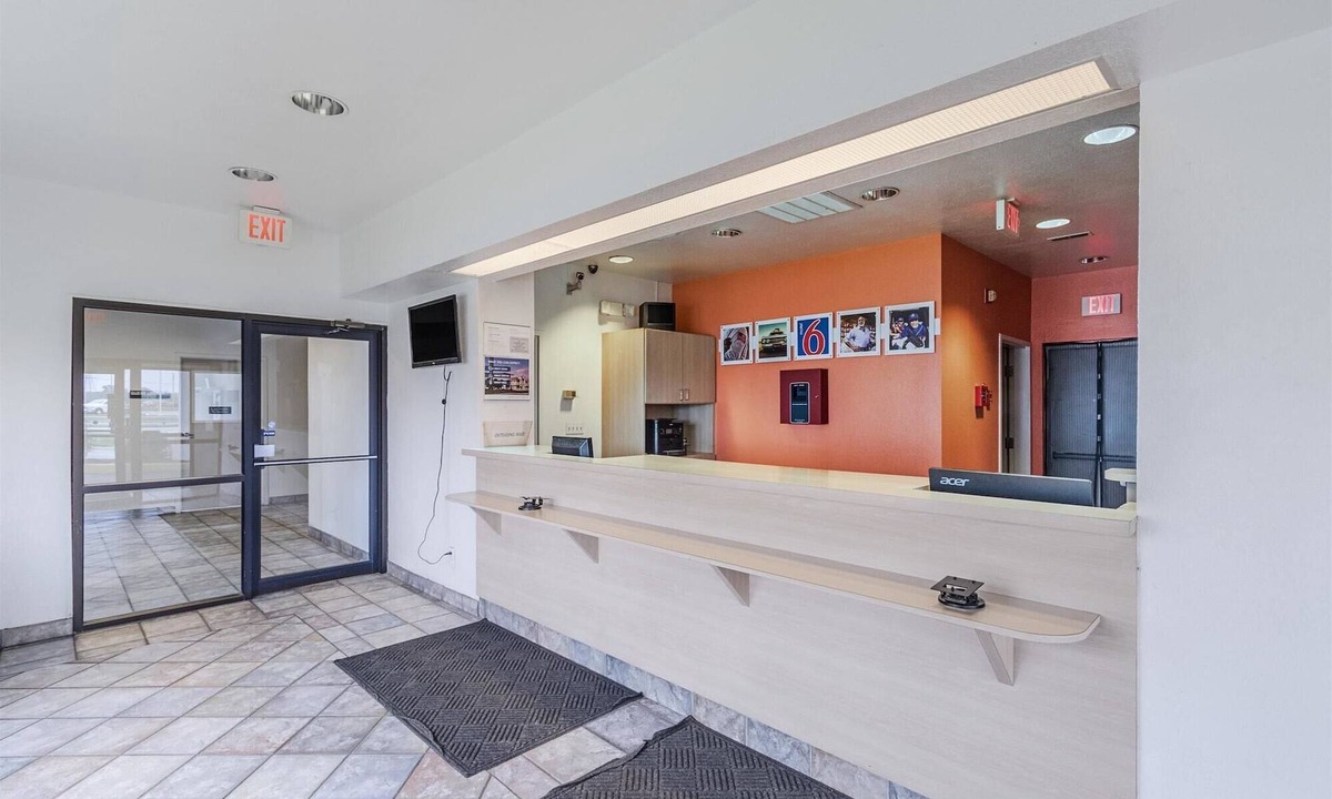 Kokomo Hotel | Red Roof Inn & Suites Kokomo, IN