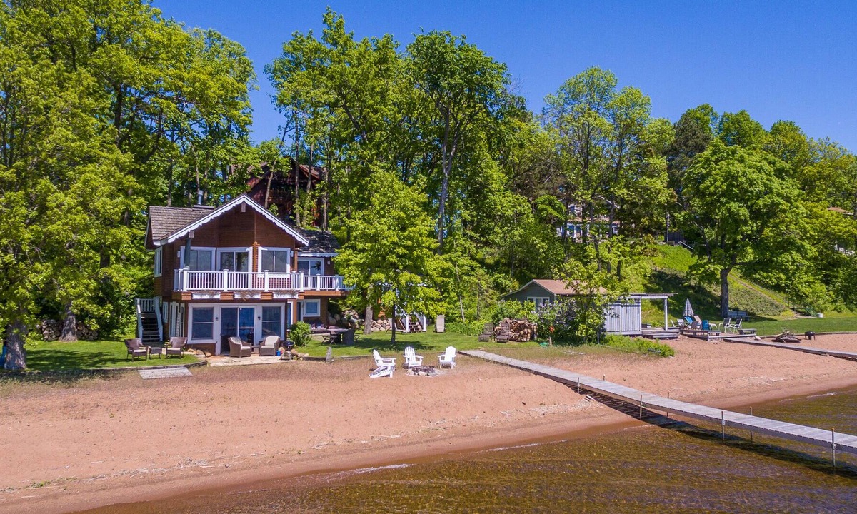 Nisswa Cabin | REDUCED PRIME WEEK AVAILABILITY 7/31-8/31/2022. 5 STARS, SAND BEACH N. GULL.