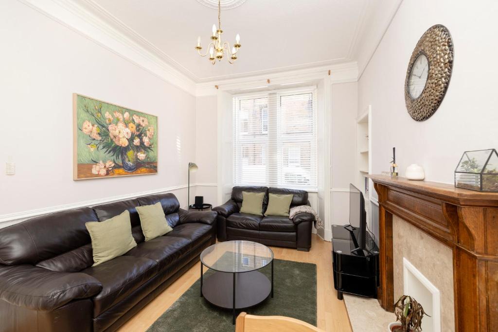 Merchiston Apartment | Refined 2-Bed Flat with Classic Edinburgh Charm