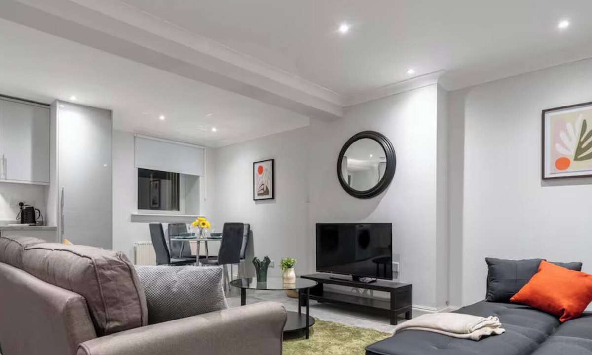 Airdrie Apartment | Refreshing Modern Apartment In North Lanarkshire