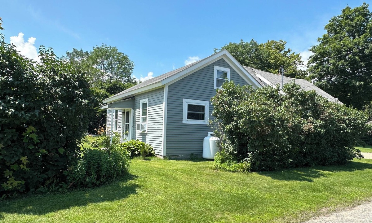 Upper Village House | Relax, Recharge, and Ride in the White Mountains!