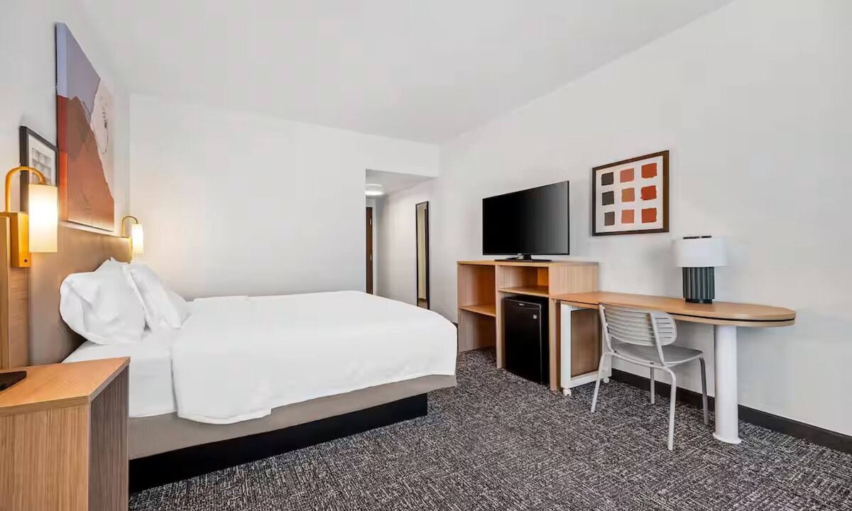 Amarillo Hotel | Relaxing Guest Room w/Easy Access to Medical Centers – Great for Medical Visits