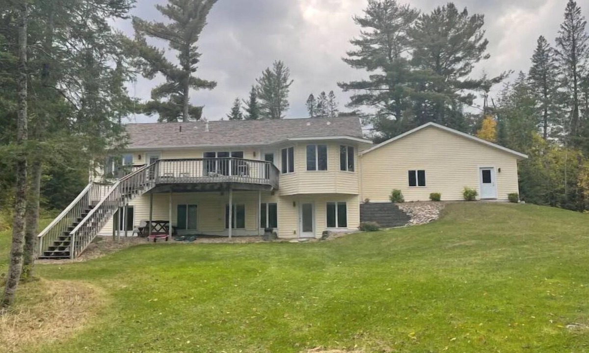Shevlin House | Relaxing Lake House Retreatn