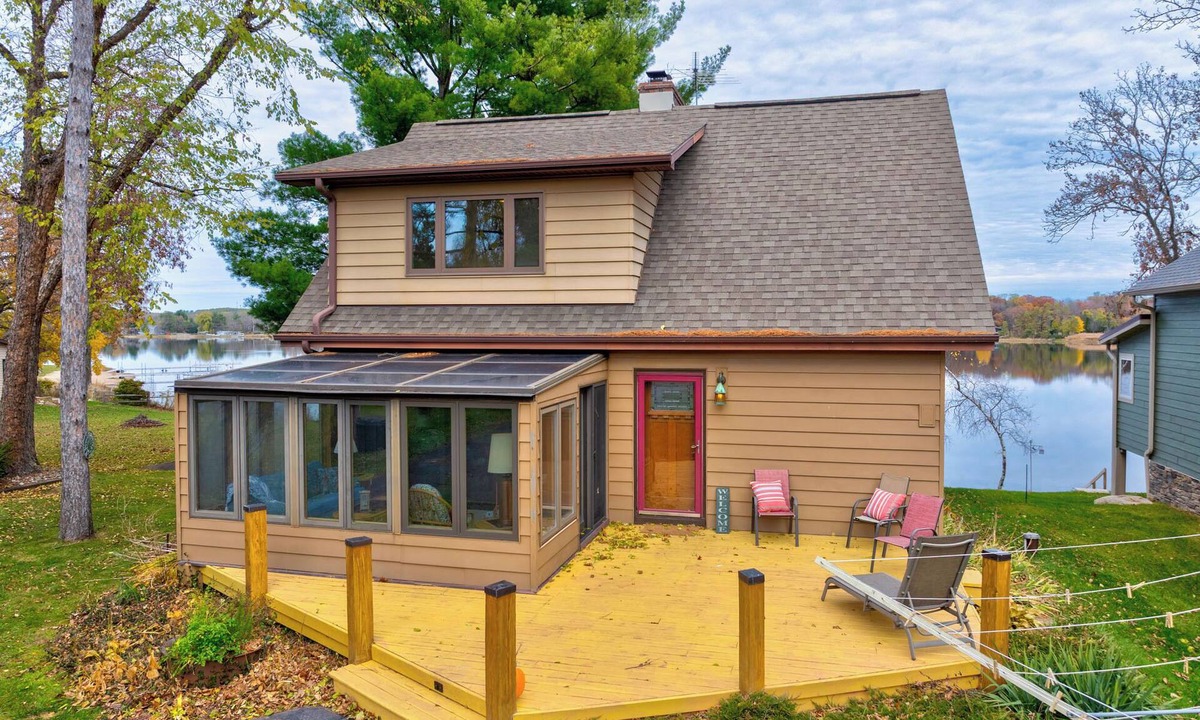 Oxford House | Relaxing Lakefront Retreat - 4 Bedrooms - Sleeps 8 - Stunning Views