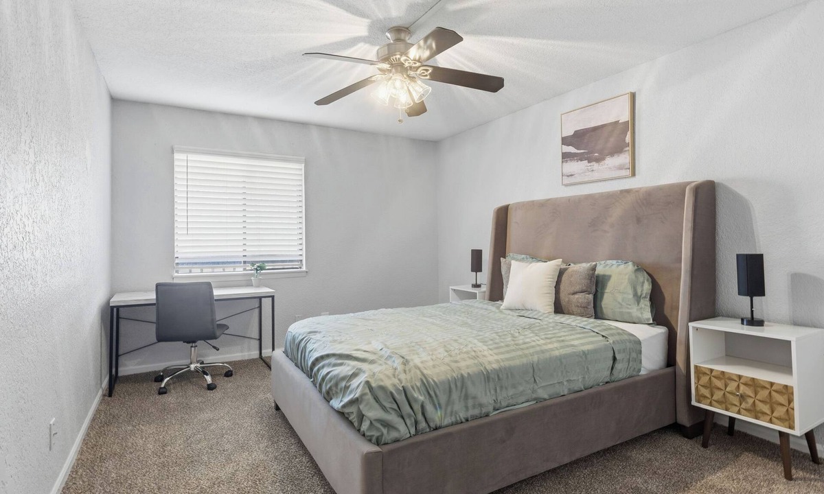 South Kansas City Apartment | Relaxing space with open living area
