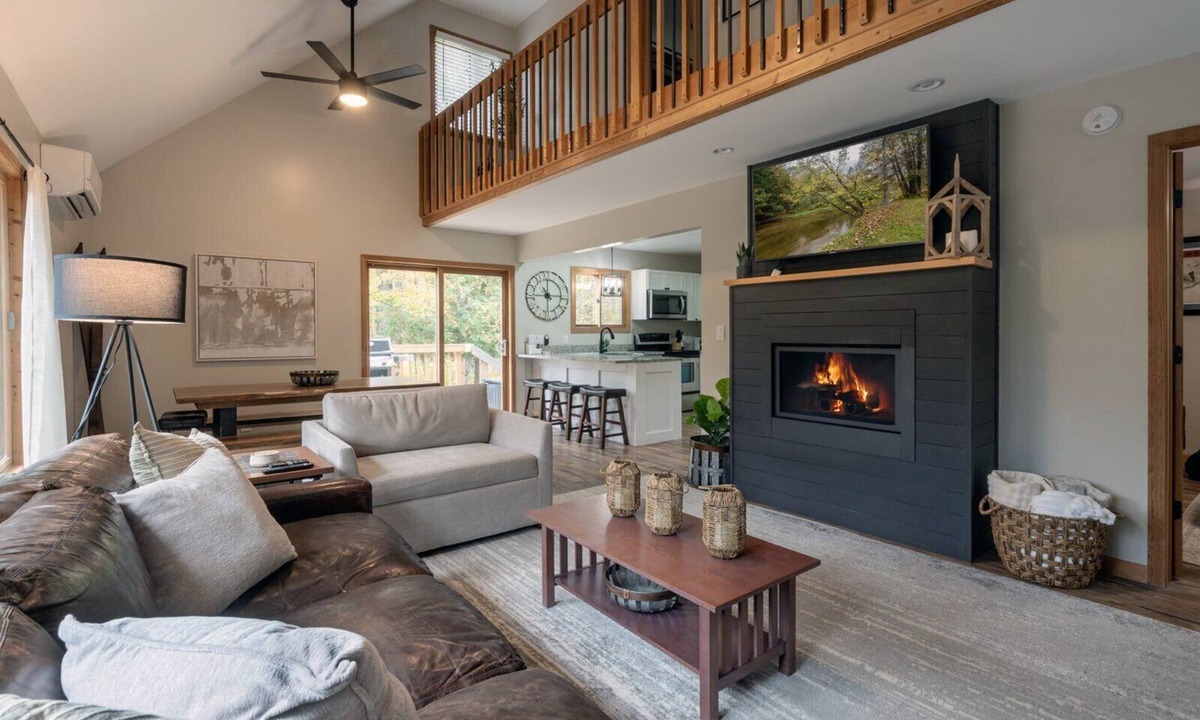 Thompsonville Cabin | Remodeled Betsie River Bungalow 3bd+2ba+Loft by Crystal Mtn, 10 acres on River!