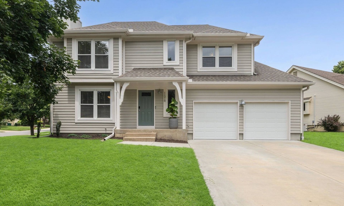 Overland Park House | Renovated 4-bedroom Home in the Heart of Overland Park