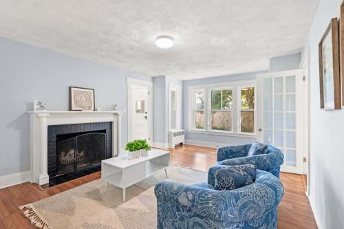 Dennis Port House | Renovated Classic Cape w Guest House