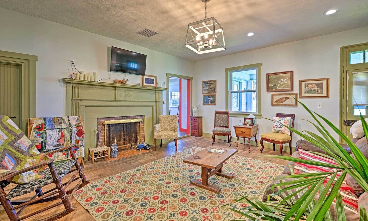 Plummers Landing House | Renovated KY Farmhouse Retreat w/Pasture Views!