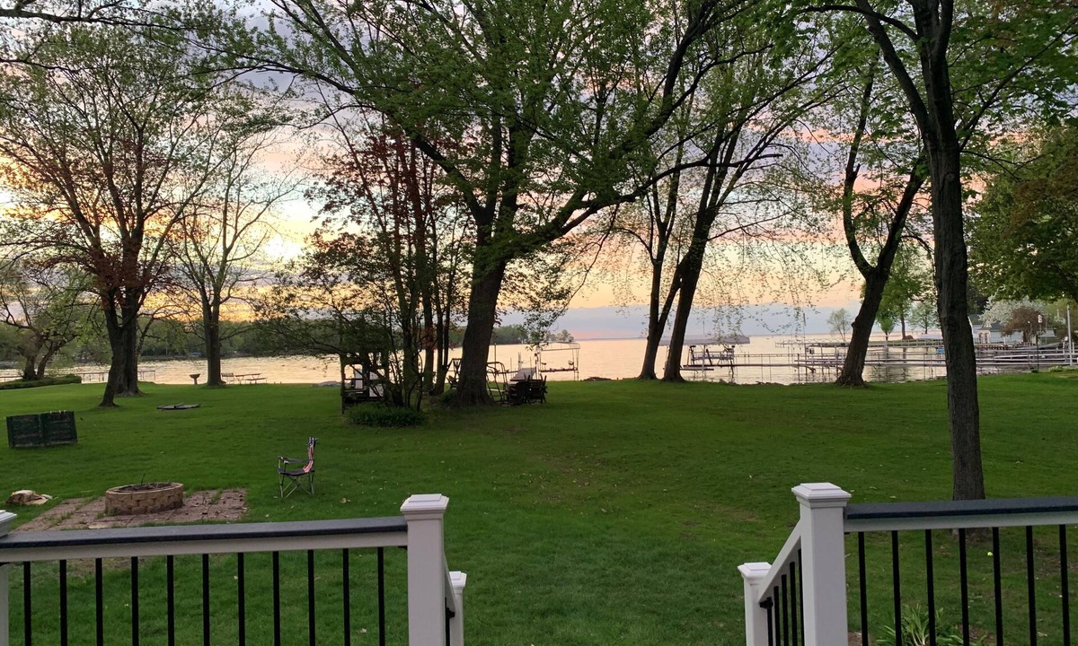 Black Wolf House | Retreat on Lake Winnebago - Last minute openings in August 2026!