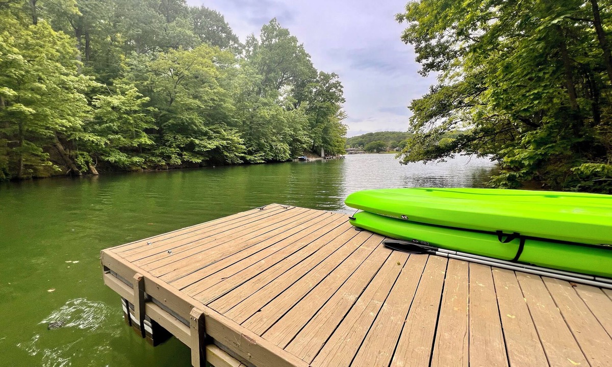 Bella Vista House | Retreat on Lakefront - Private Dock, Kayaking, Biking & Trails. Family Friendly