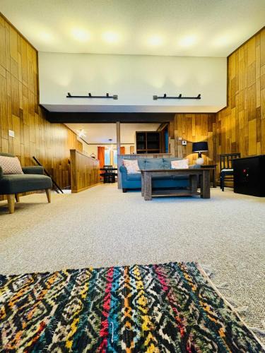 Bessemer Villa | Retro Ski-In Ski-Out Villa at Powderhorn Mountain
