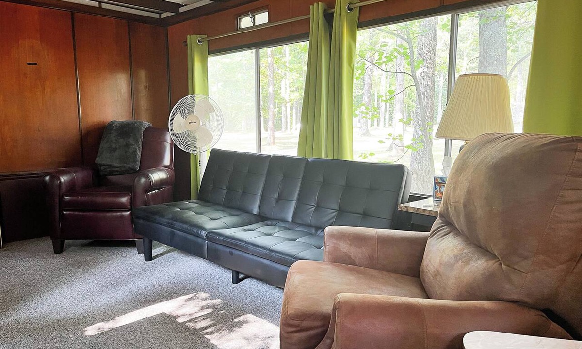 Wellston House | Retro Trailer - Vintage Getaway with Modern Comforts