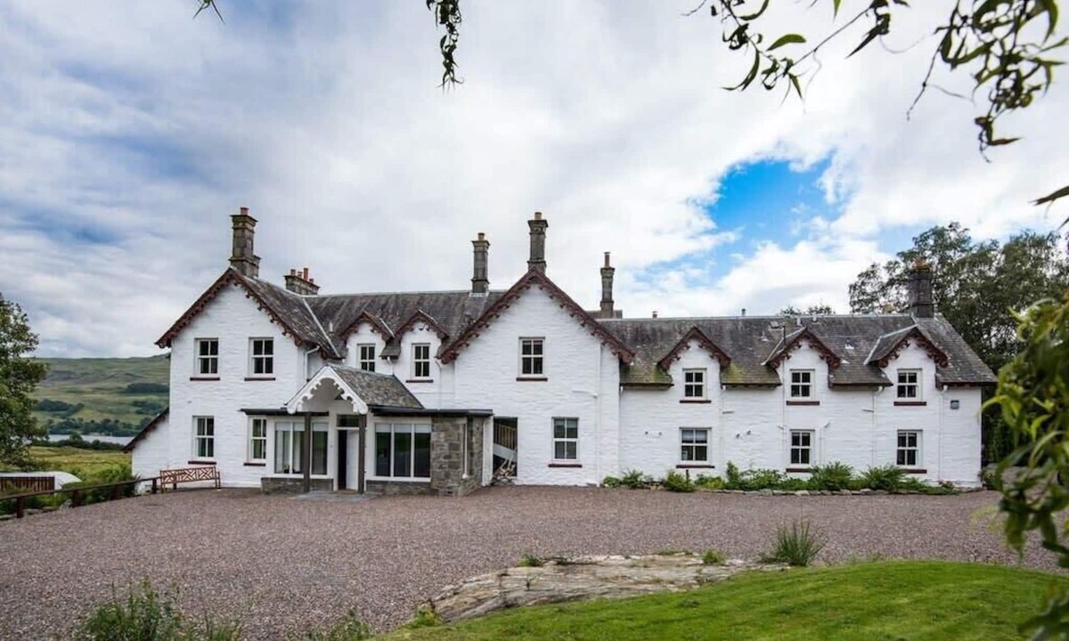 Netherton Other | Rich Grounds Estate with Movie Room and Hot Tub