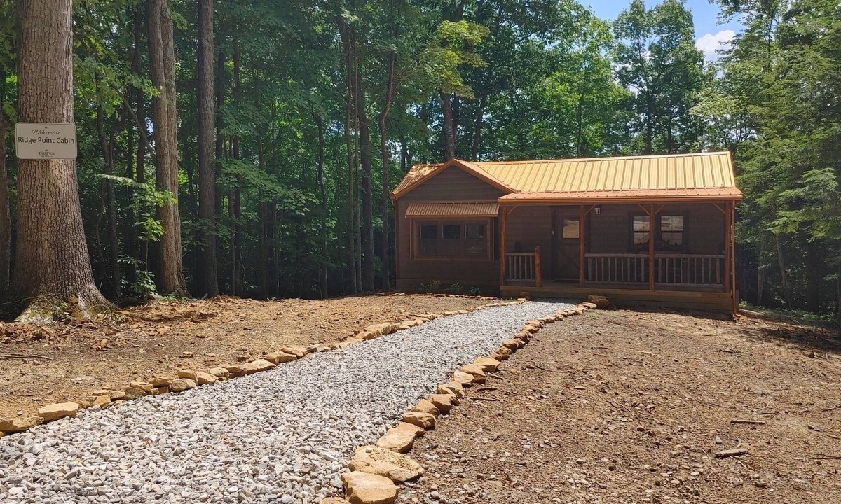 Logan Cabin | Ridge Point Cabin- in the Heart of Hocking Hills