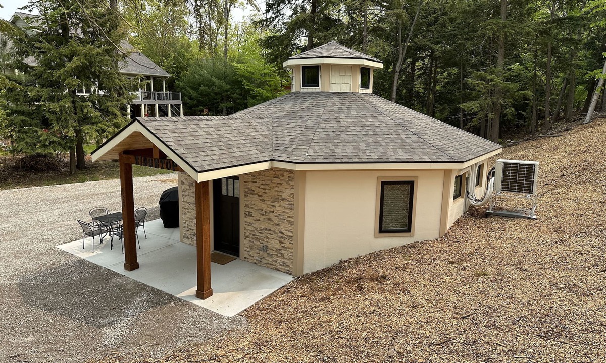 Glen Arbor Cottage | Ridge Top - Walk to Glen Arbor - Pet-Friendly - Close to Sleeping Bear Dunes