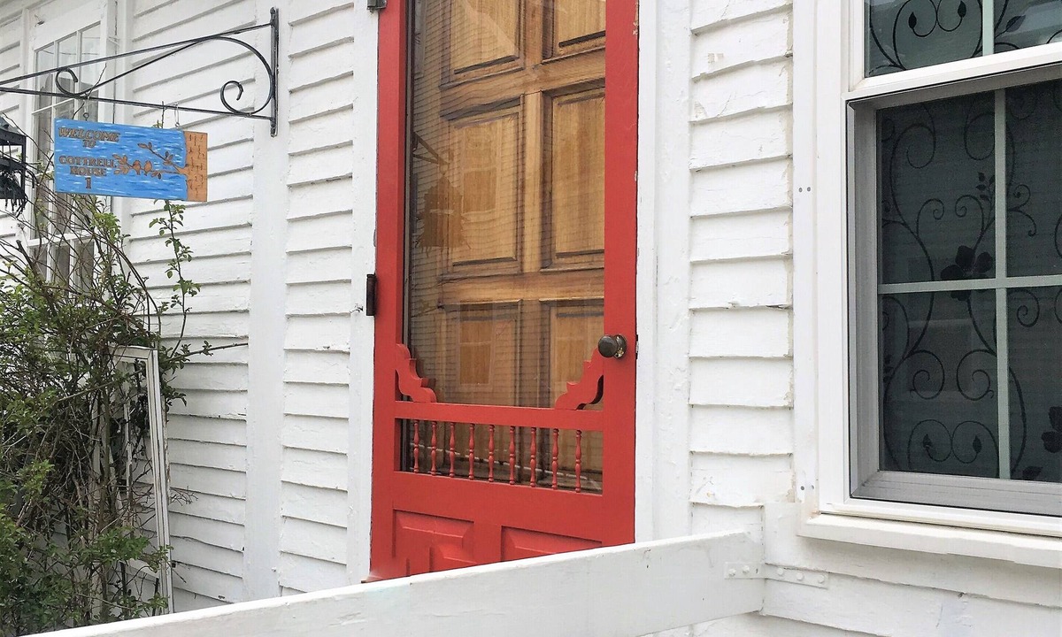 Damariscotta Condo | Right in town! walk to coffee shops, restaurants and much more!