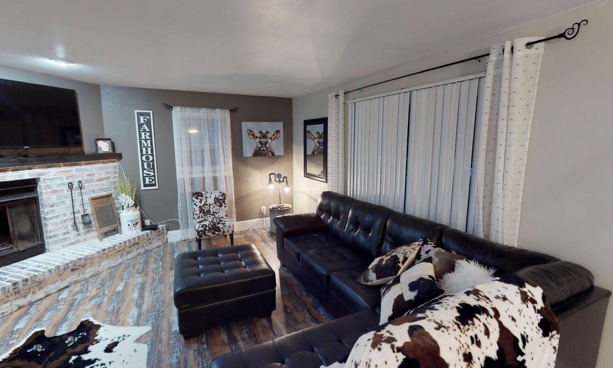 Appleton Apartment | Ritchie’s Apple Place: The Quirky Cow
