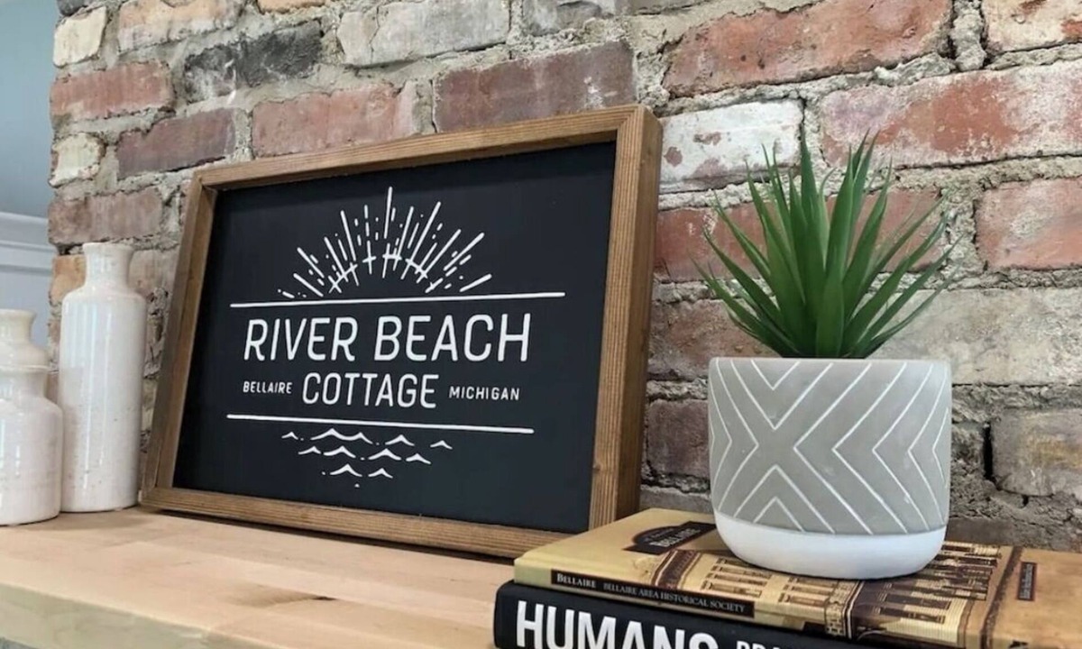 Bellaire House | River Beach Cottage - Cozy home in the heart of beautiful downtown Bellaire.